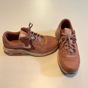 Monochrome pink Nike air max